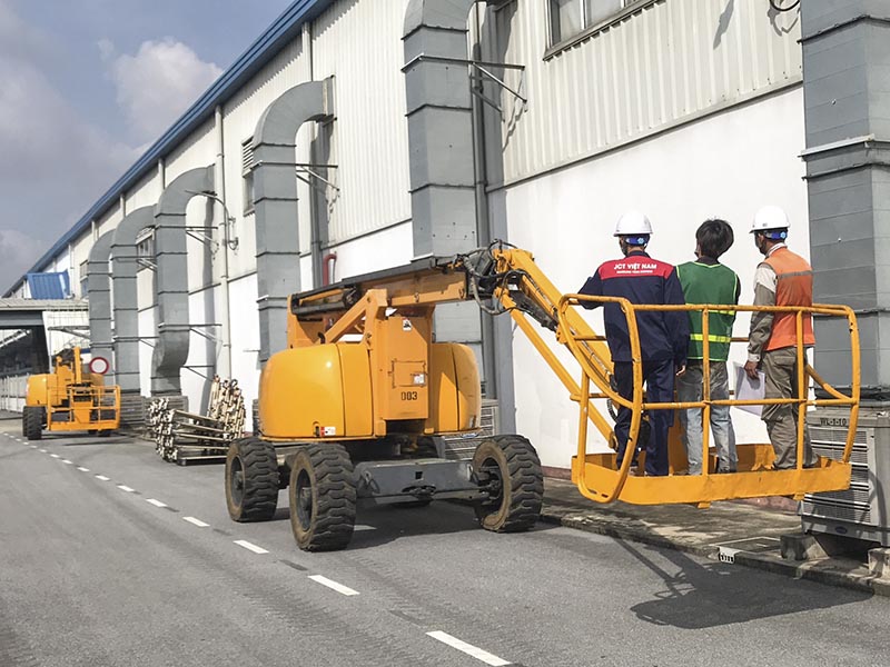 hướng dẫn công nhân vận hành xe nâng người Boom Lift 20m