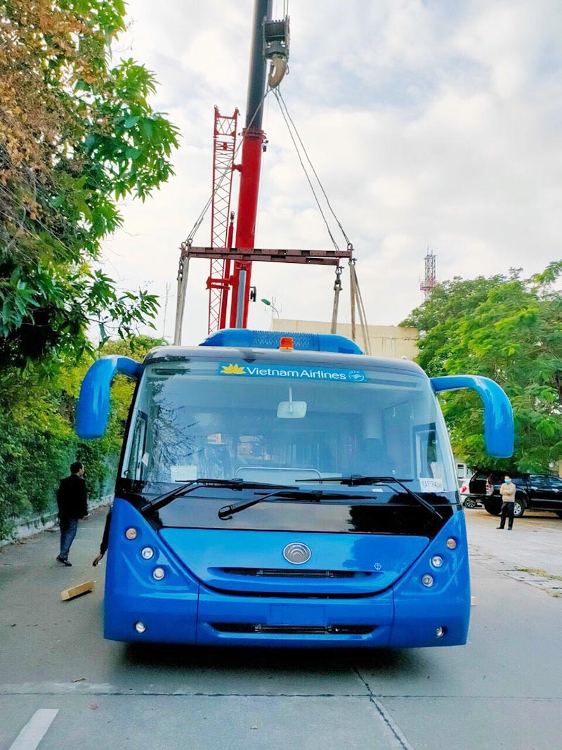 sử dụng xe cẩu bánh lốp cứu hộ giao thông
