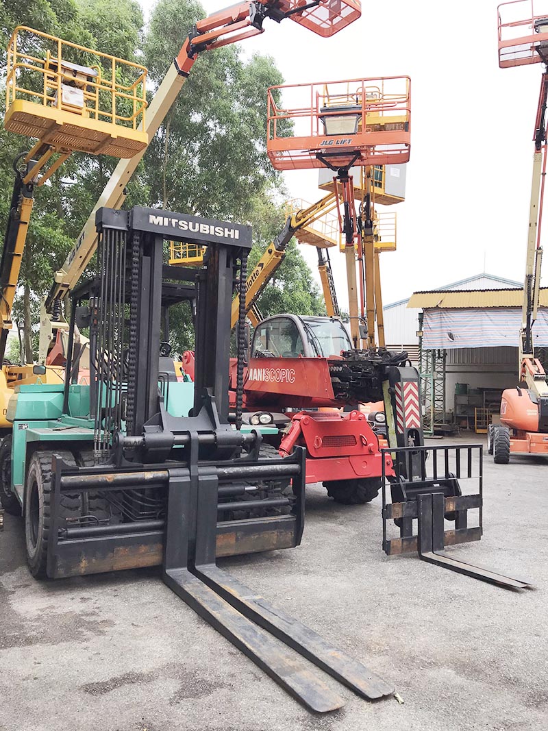 kho máy xe nâng hàng, xe nâng người