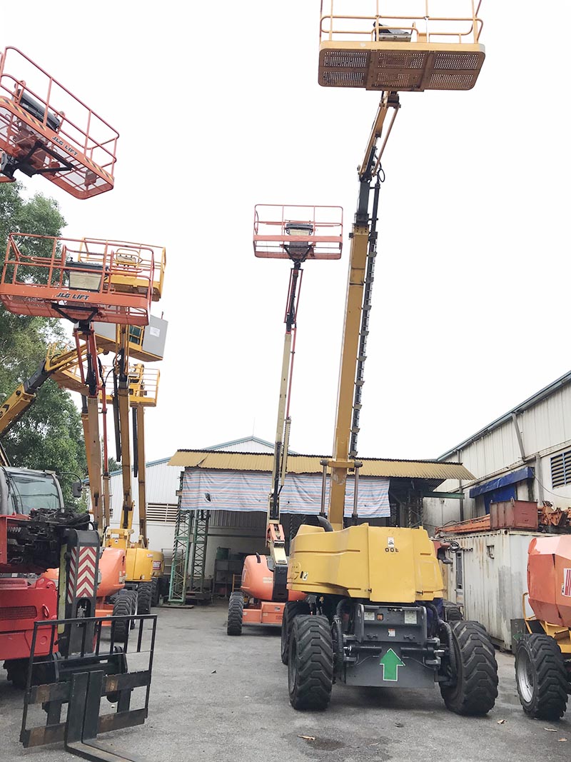 xe nâng người cần boom 32 mét làm việc