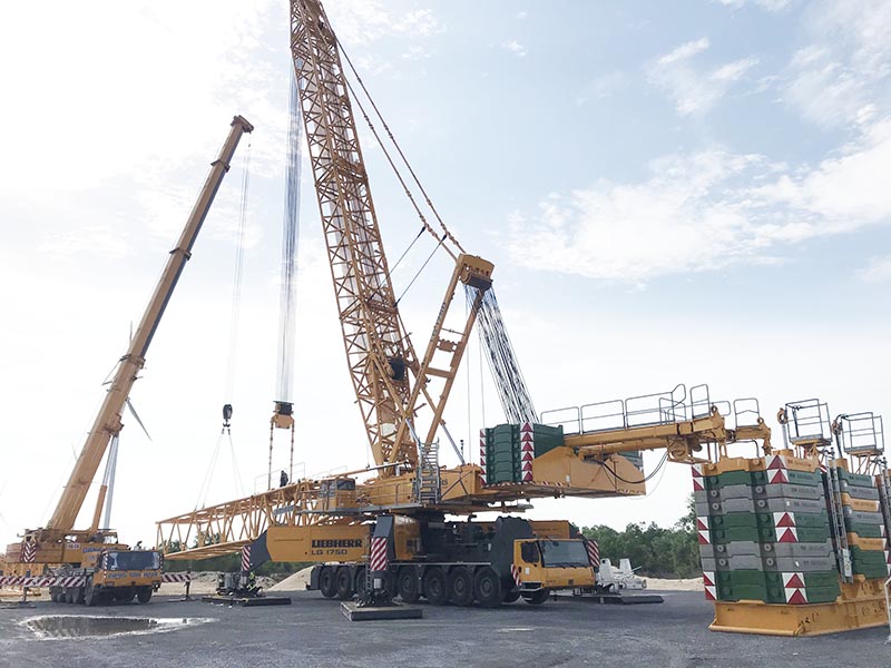 xe cẩu bánh lốp 750 tấn Liebherr