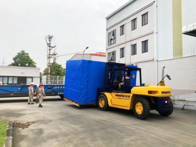 Xe nâng hàng 13 tấn Komatsu FD135
