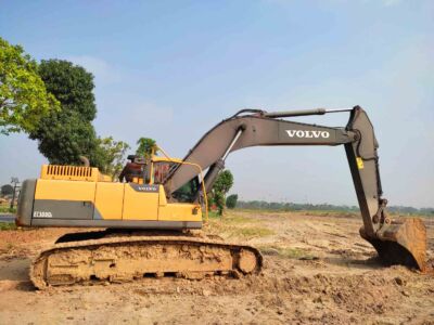 Máy xúc Volvo EC300DL