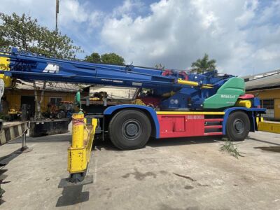 Xe cẩu bánh lốp 50 tấn KATO KR-50H-L2 (2007)