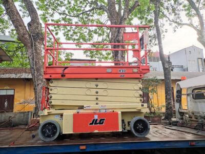 Xe nâng người cắt kéo 12m làm việc JLG R10
