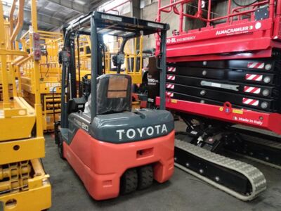 Xe nâng hàng 2 tấn Toyota 8FBE20