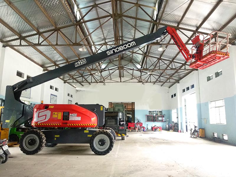 xe nâng người boomlift 26 mét làm việc Sinoboom AB25J