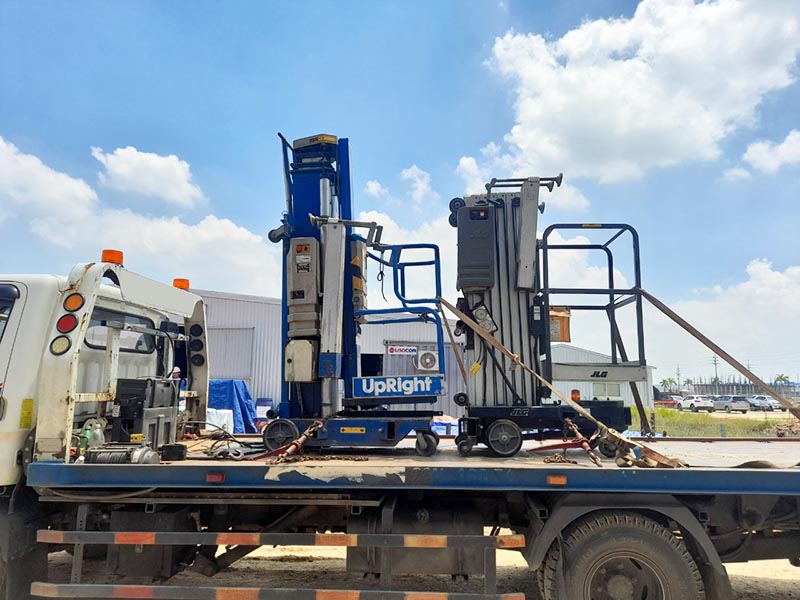 MC Industries vận chuyển xe nâng người lên thẳng tới nhà máy