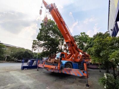 Xe cẩu bánh lốp 65 tấn KATO KR 65H