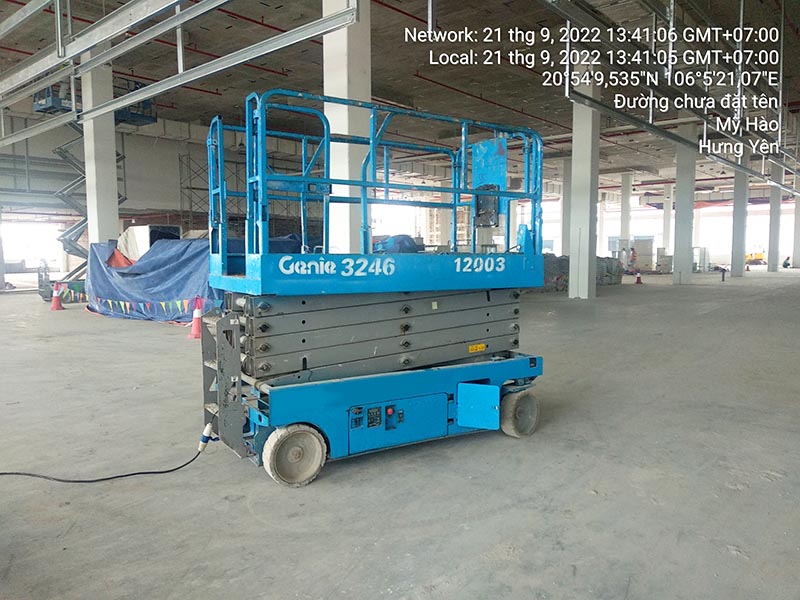 xe nâng người cắt kéo 12 mét làm việc Genie GS 3246