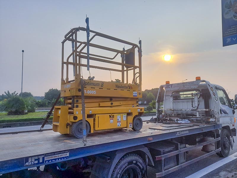 vận chuyển xe nâng người cắt kéo 8m làm việc Haulotte