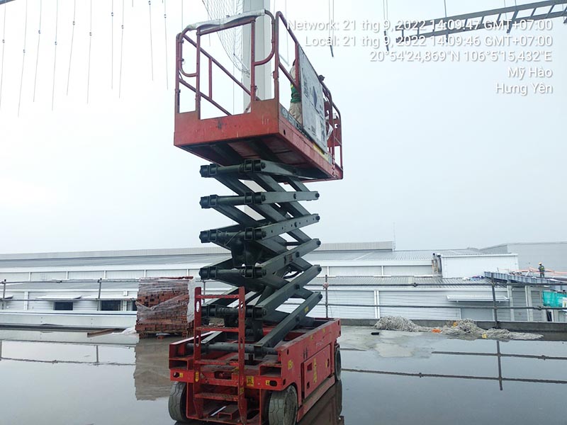 MC Industries cho thuê xe nâng người cắt kéo tại Hưng Yên