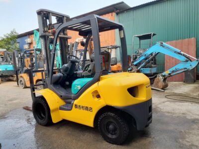 Xe nâng hàng 2,5 tấn Komatsu FD25C-15