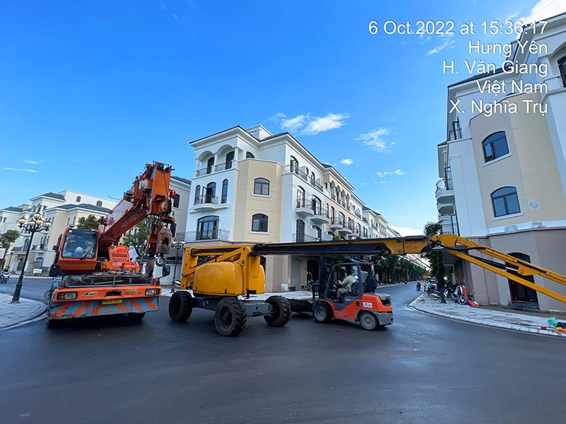 MC Industries cho thuê xe nâng hàng, xe cẩu bánh lốp, xe nâng người boomlift