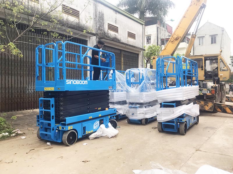 xe nâng người cắt kéo sinoboom mới