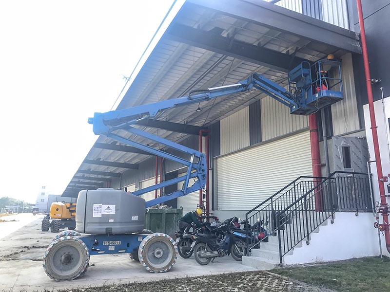 xe nâng người boomlift 16 mét làm việc Genie Z45/25