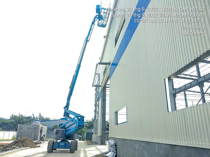 xe nâng người boomlift 20m làm việc tại Hải Dương