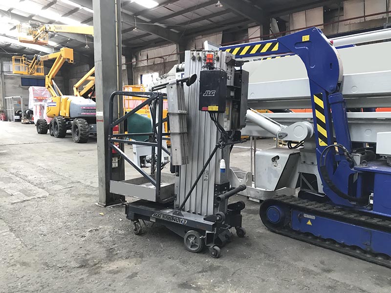 xe nâng người JLG 30AM