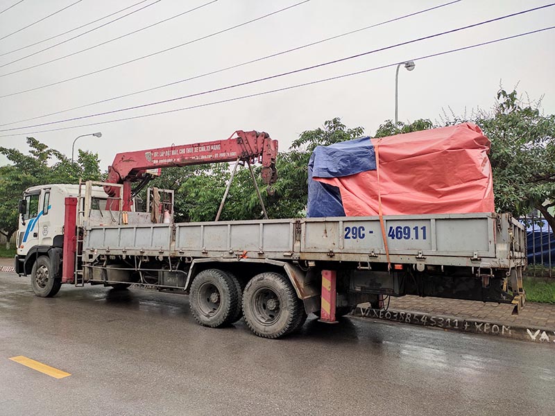 MC Industries cho thuê xe cẩu thùng vận chuyển hàng hóa máy móc công nghiệp