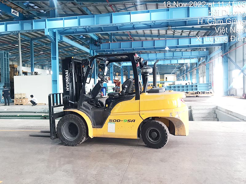 xe nâng hàng 5 tấn