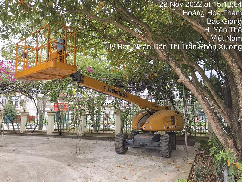 xe nâng người boomlift cần thẳng 14 mét làm việc