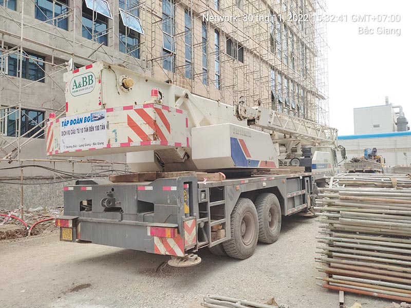 MC Industries cho thuê xe cẩu bánh lốp tại Bắc Giang