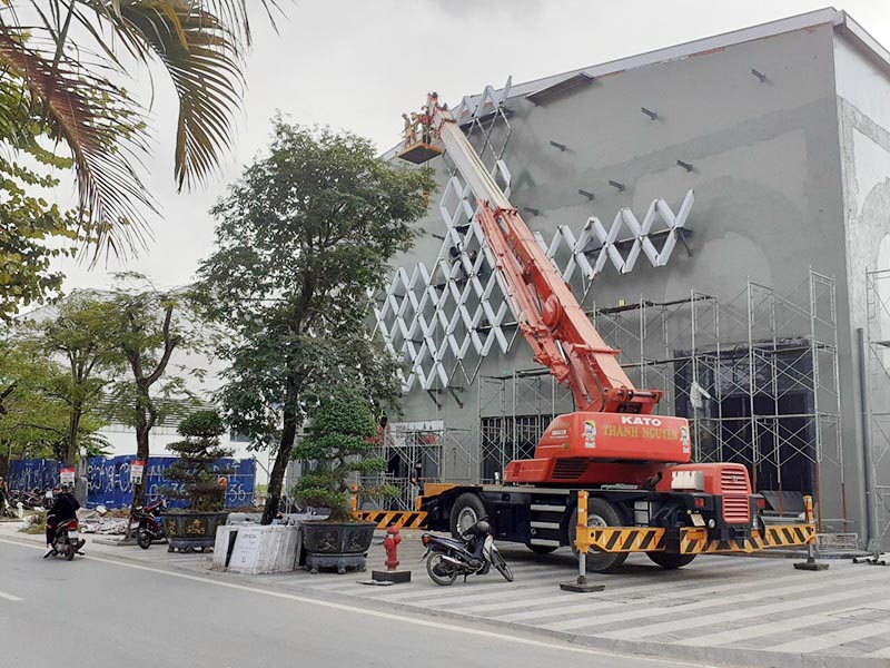 MC Industries cho thuê xe cẩu bánh lốp 25 tấn KATO