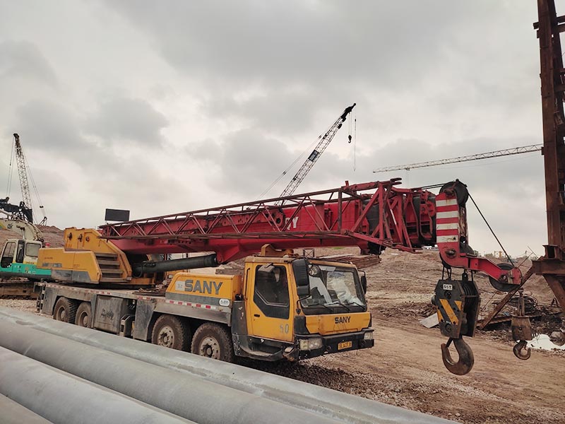 xe cẩu bánh lốp SANY 50 tấn