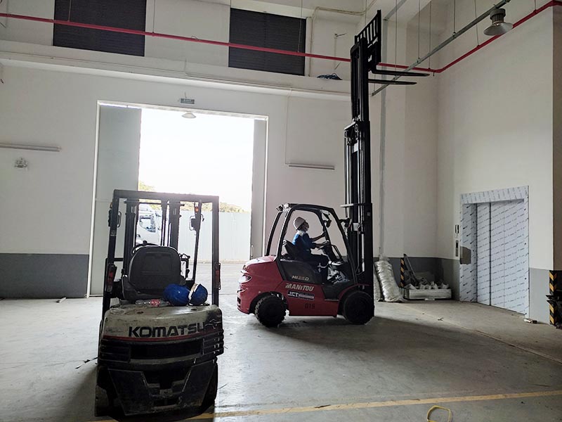 xe nâng hàng nâng cao 3m