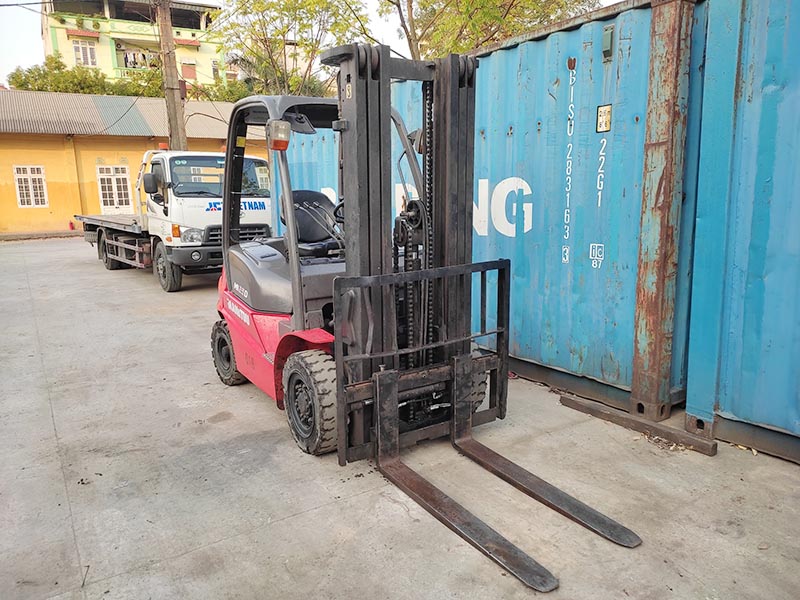 xe nâng hàng 3 tấn