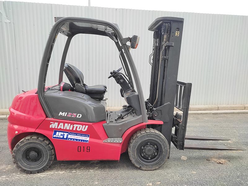 xe nâng hàng 2,5 tấn manitou