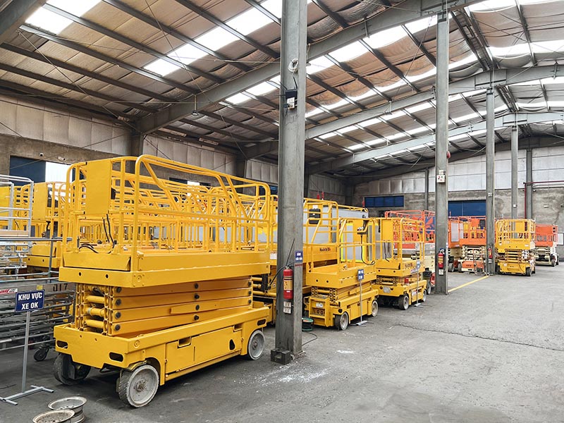 xe nâng người dạng cắt kéo Haulotte, JLG