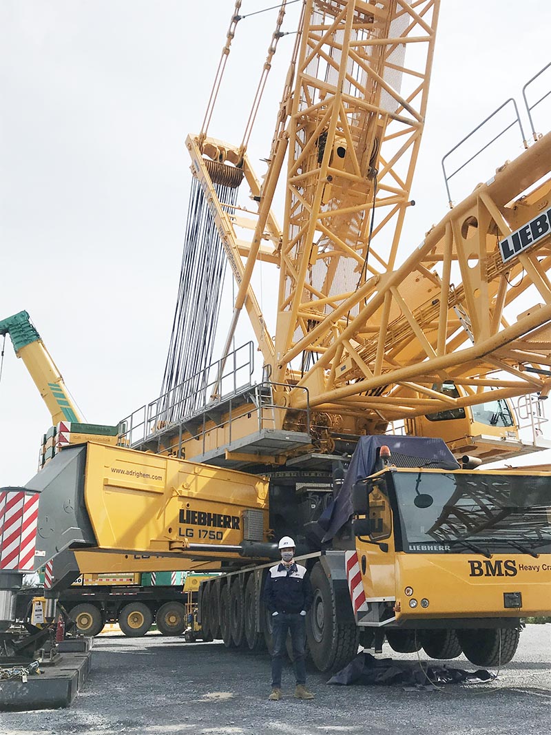 xe cẩu bánh lốp Liebherr 750 tấn