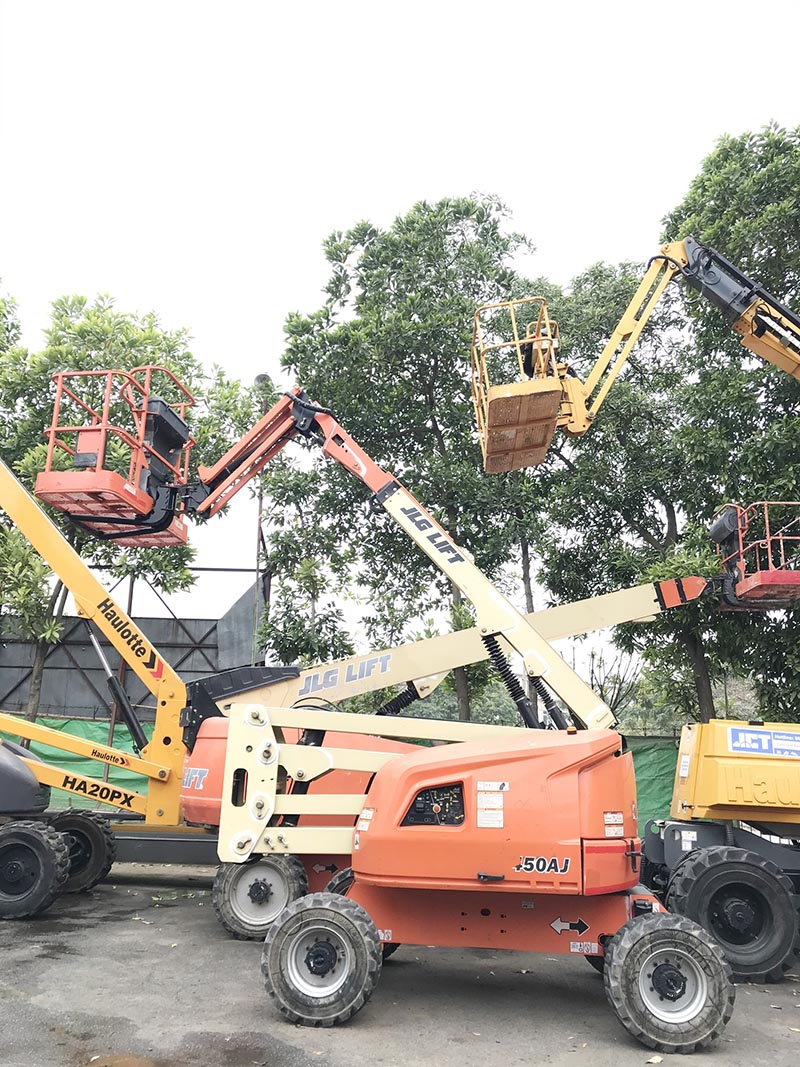 xe nâng người boomlift 16 mét làm việc chạy nhiên liệu điện JLG 450AJ