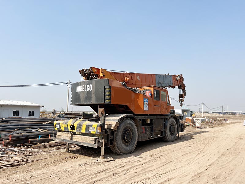 xe cẩu lốp Kobelco 25 tấn