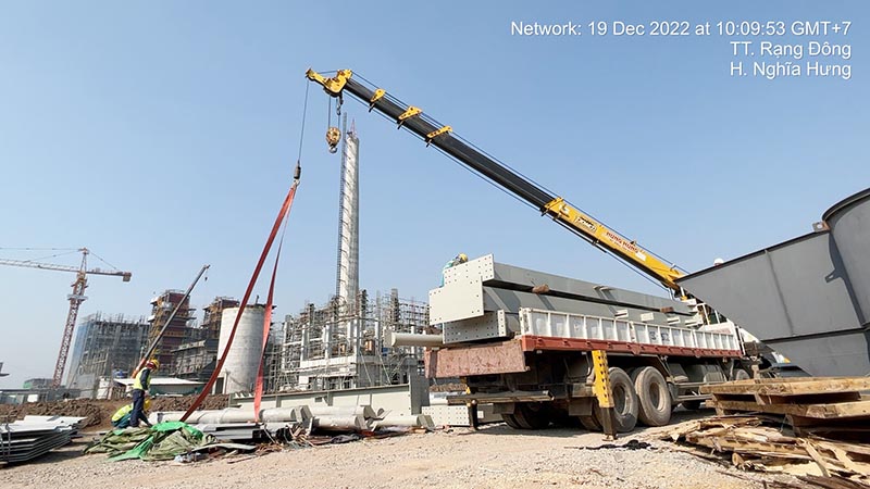 xe cẩu thùng cẩu sắt thép hộp
