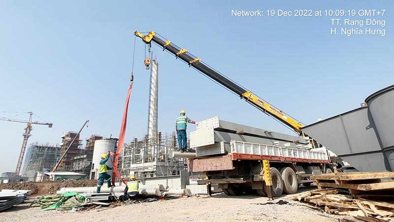 MC Industries cho thuê xe cẩu thùng vận chuyển kết cấu thép