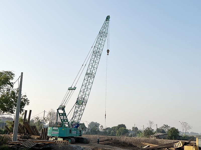 xe cẩu bánh xích Kobelco