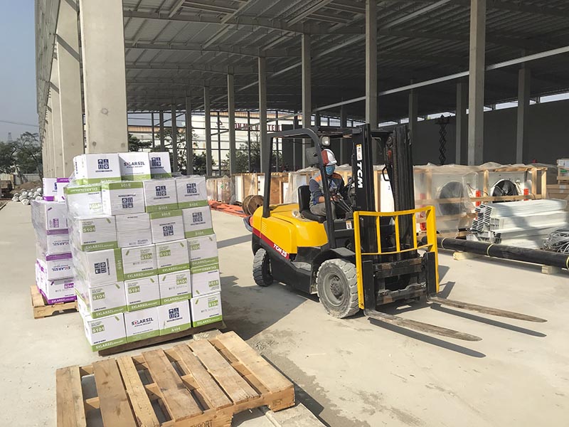 MC Industries cho thuê xe nâng hàng 2,5 tấn