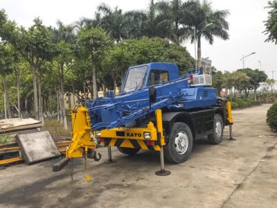 Xe cẩu bánh lốp 10 tấn KATO KR10HL II