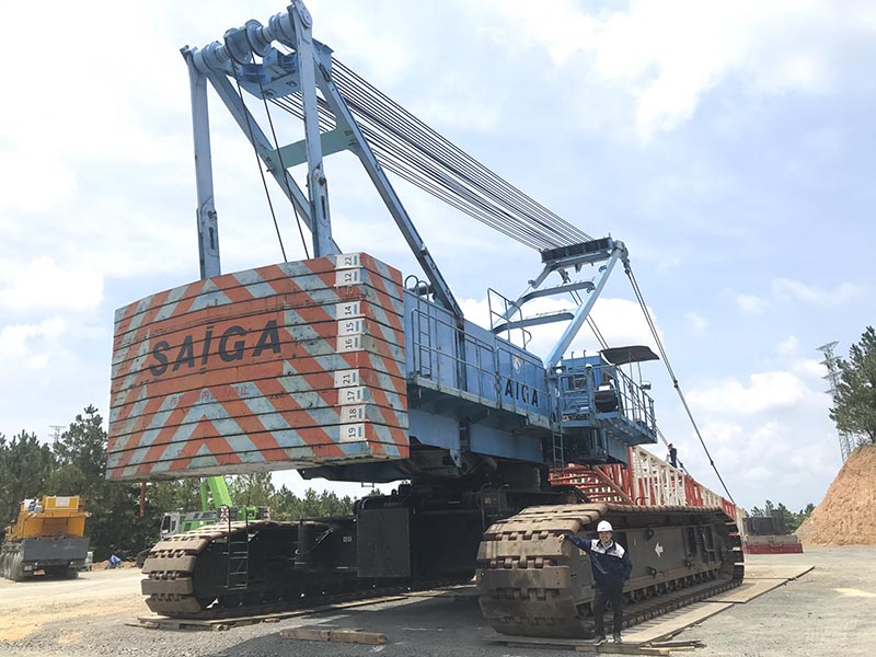 xe cẩu bánh xích 450 tấn Kobelco