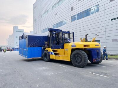 Xe nâng hàng 24 tấn Komatsu FD240-6