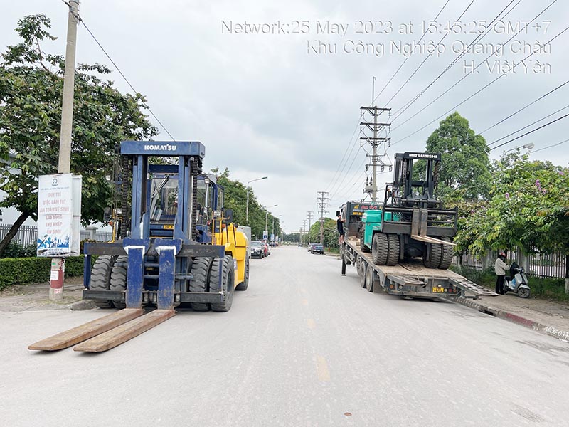xe nâng đầu vận chuyển xe nâng hàng tại khu công nghiệp Quang Châu, huyện Việt Yên, tỉnh Bắc Giang