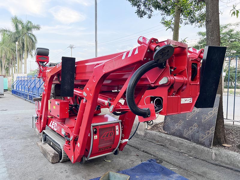 xe nâng người LEO24GT chiều cao 24 mét làm việc