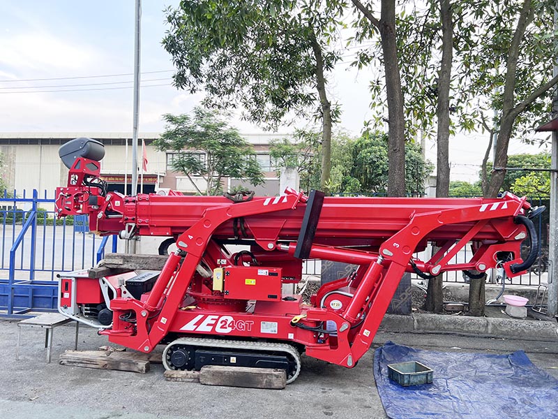 xe nâng người dạng chân nhện 24 mét làm việc