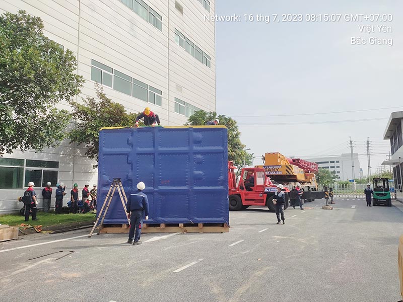 MC Industries cho thuê xe nâng hàng hạ kiện hàng