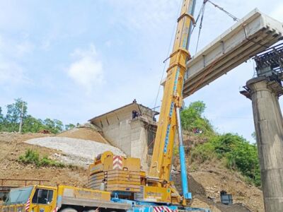 Xe cẩu bánh lốp 300 tấn Liebherr LTM1300