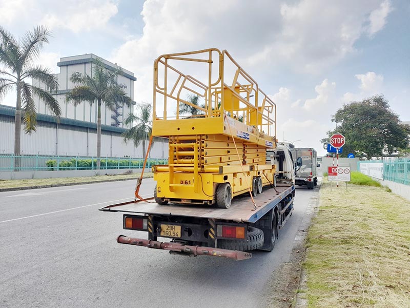 vận chuyển xe nâng người cắt kéo 14 mét làm việc