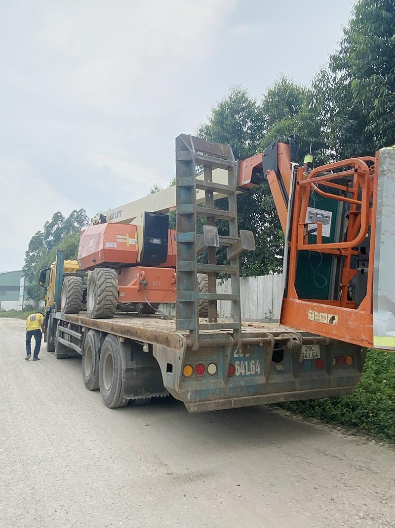 MC Industries vận chuyển xe nâng người boomlift