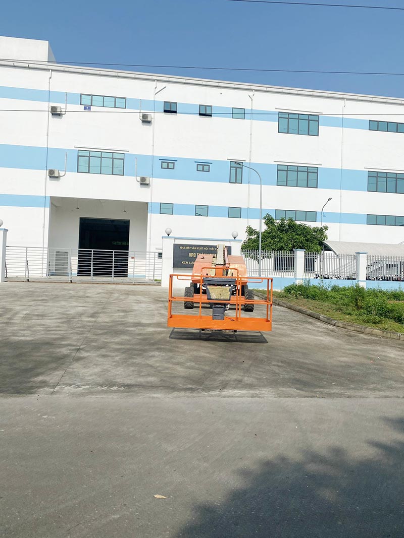 xe nâng người boomlift 26m làm việc